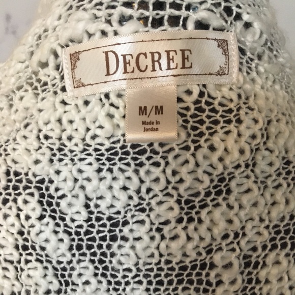 White Fluffy Knit Decree Vest Size M - Picture 3 of 3